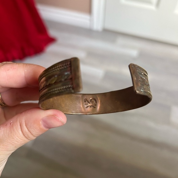 4/$50 Elegant Gold and Copper Bangle Bracelet 7 inches 💛 - Picture 6 of 7